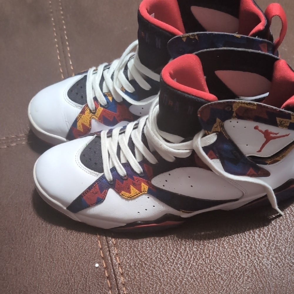Nike White and Black Athletic Shoes with Vintage Appeal